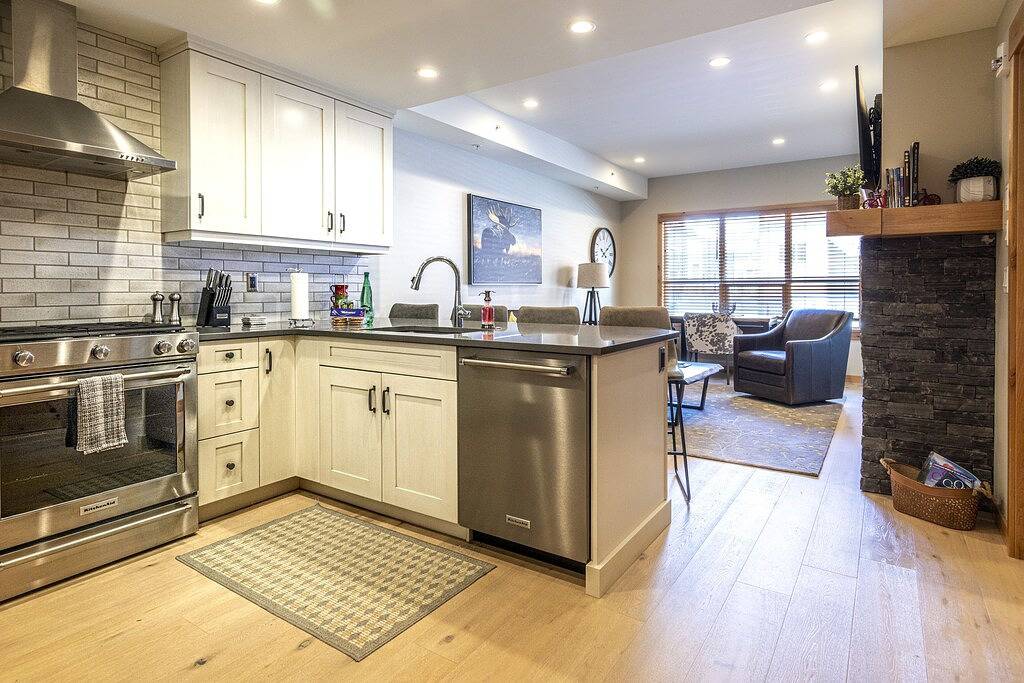 Ganze Wohnung, Luxurious Condo in the Heart of Canmore in Canmore, Banff-Nationalpark