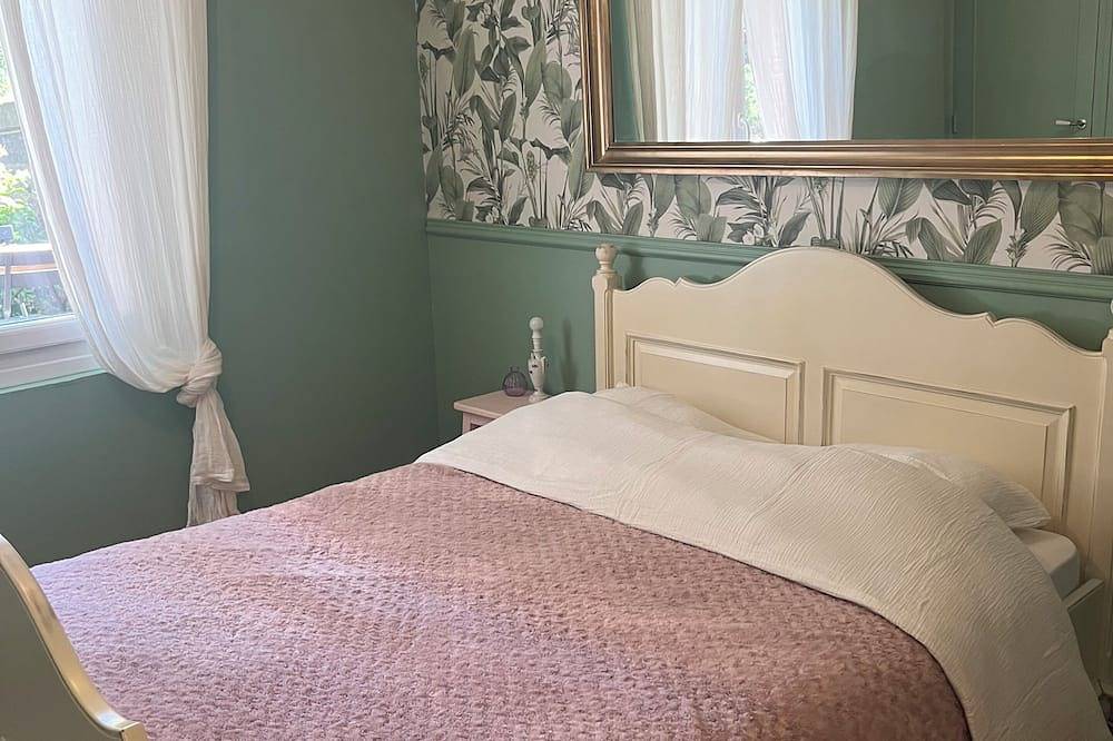 Charming little house with private terrace in the center of town. in Rouen, Rouen und Umgebung