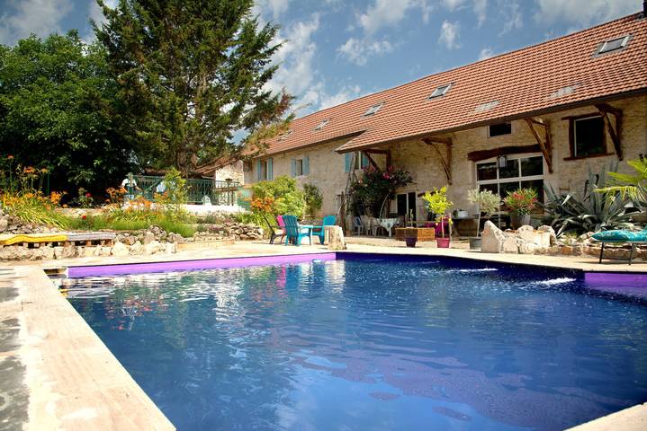 Ganze Wohnung, Ferienwohnung Gîte de l'Eléphant mit Pool, Whirlpool, Wlan und Terrasse in Murs-et-Gélignieux, Belley