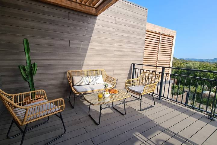 Location de vacances pour 6 personnes, avec balcon ainsi que piscine et jardin, adapté aux familles à Lecci - 4