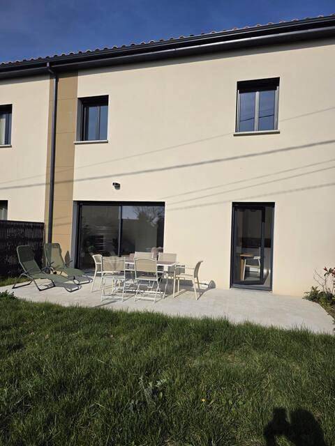 Location de vacances pour 6 personnes, avec terrasse et jardin à Rochemaure - 3
