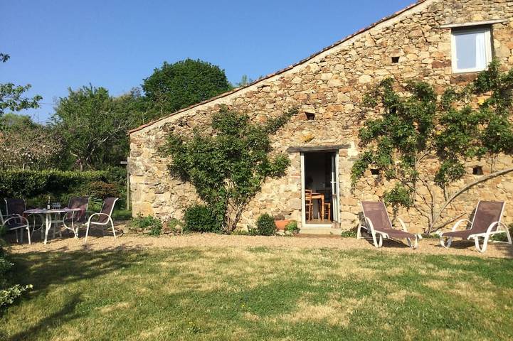 Gîte pour 4 personnes, avec jardin à Chaillé-sous-les-Ormeaux