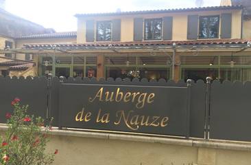 Hôtel pour 3 personnes, avec terrasse et jardin, animaux acceptés à Monplaisant