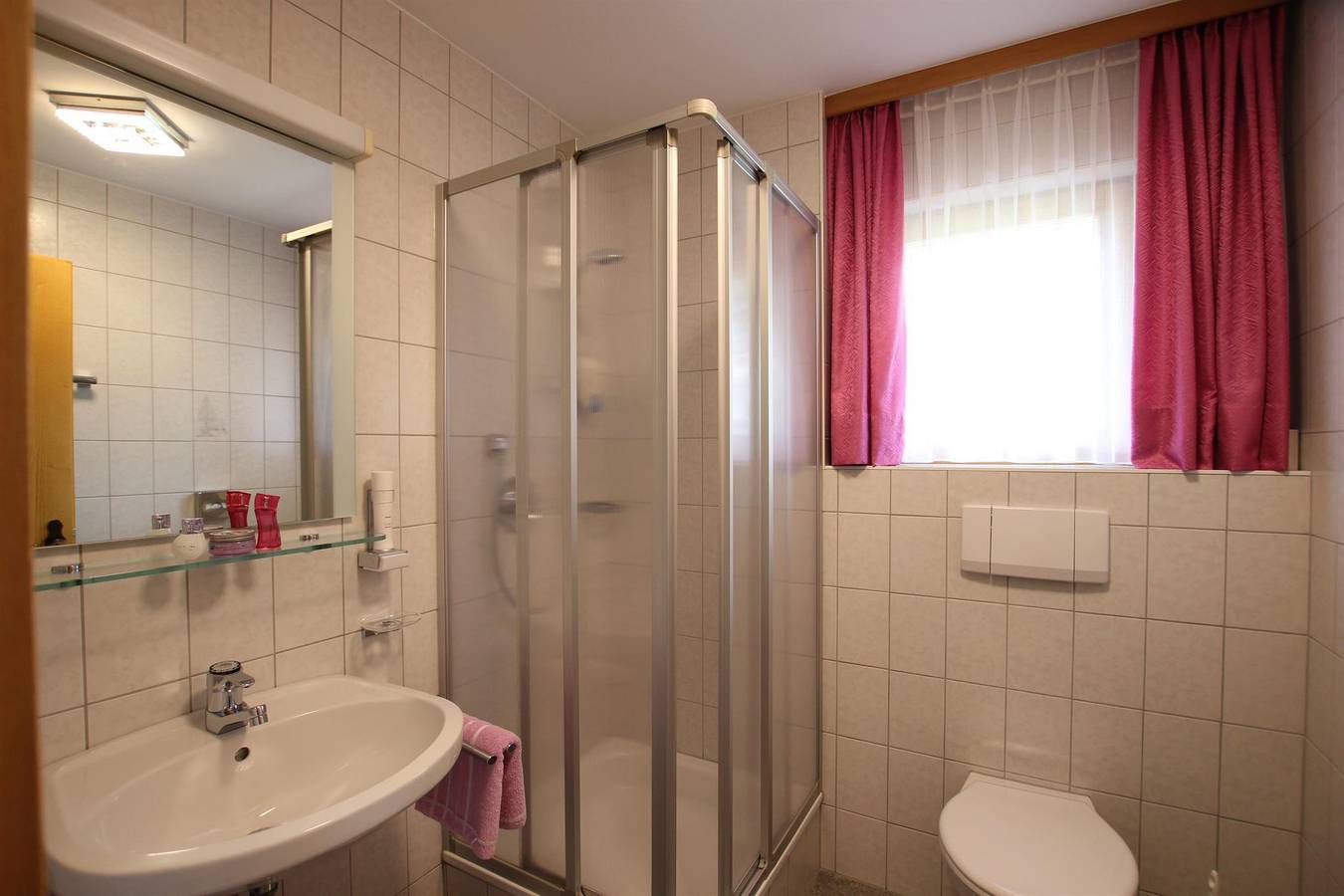 Ganze Ferienwohnung, Familienz. 3 Pers. mit Dusche od. Bad,Wc in Galtür, Verwall