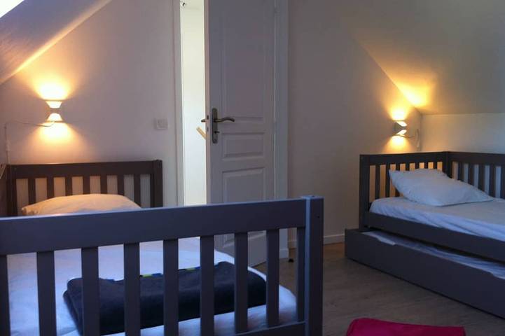 Location de vacances pour 8 personnes, avec jardin ainsi que terrasse et piscine à Fougères-sur-Bièvre - 3