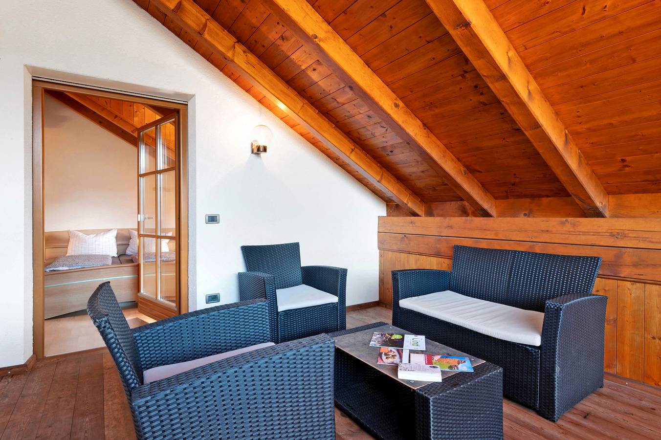 Ganze Wohnung, Apartment 'Melcherhof Weißhorn' mit Bergblick, Gemeinschaftsgarten und Wlan in Truden im Naturpark, Südtirol