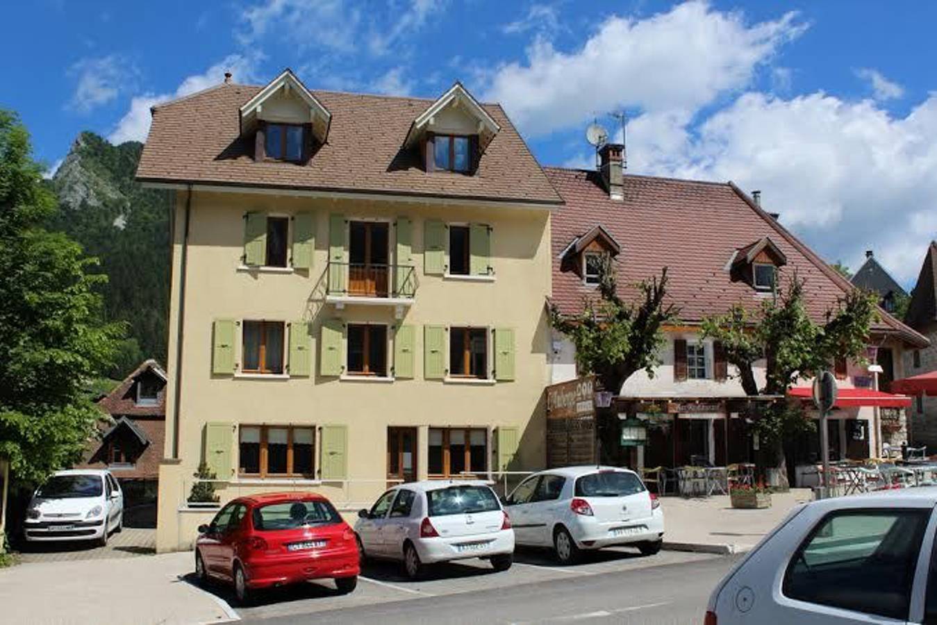 Entire apartment, Comfortable apartment in Saint-Pierre 80 m² mountain view in Saint-Pierre-de-Chartreuse, Isère