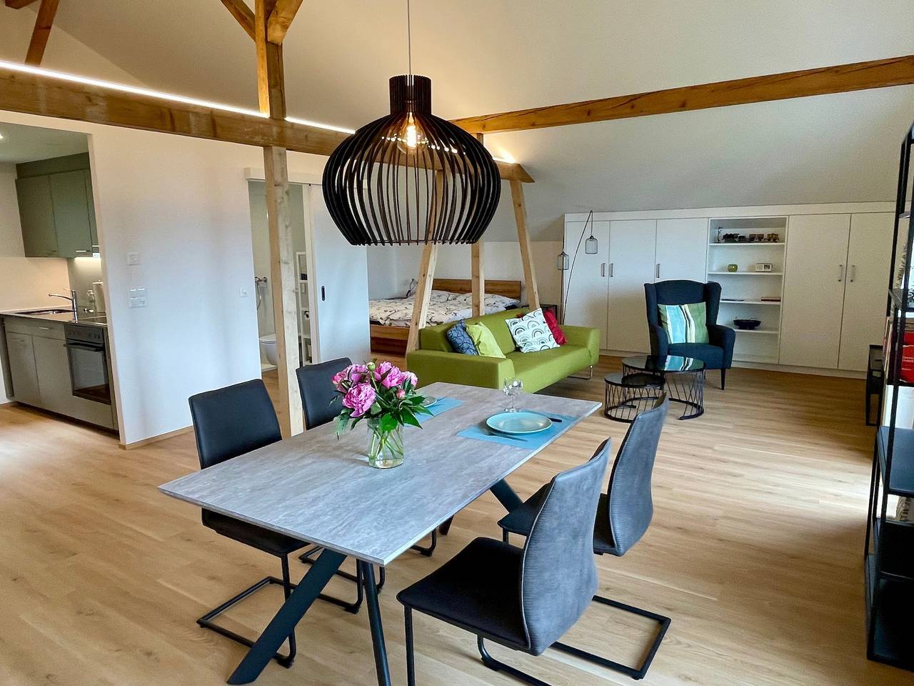Ganze Ferienwohnung, Helle Dachwohnung im Chalet Bärgblick in Vitznau, Vierwaldstättersee