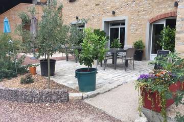 Gîte pour 25 personnes, avec jardin et terrasse à Châtillon-en-Bazois