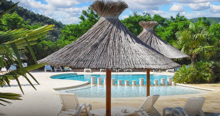 Location de vacances pour 4 personnes, avec terrasse et piscine à Sampzon - 4