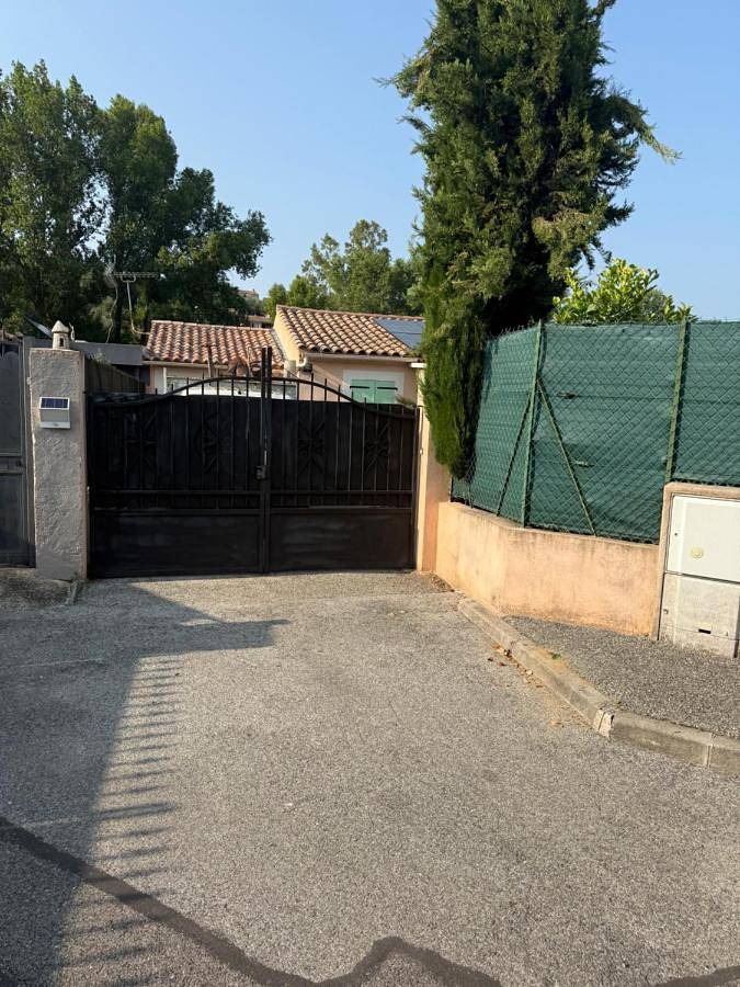 Location de vacances pour 6 personnes, avec jacuzzi ainsi que jardin et piscine, animaux acceptés à Pégomas - 2