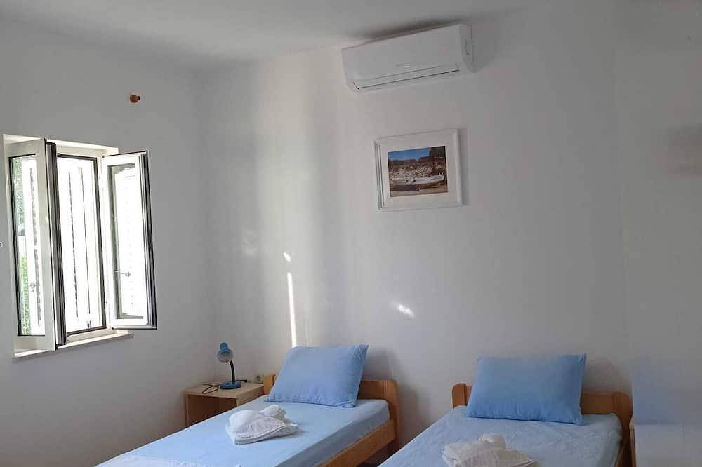 Your Mediterranean villa with large garden and private parking space - welcome! in Lumbarda, Korcula
