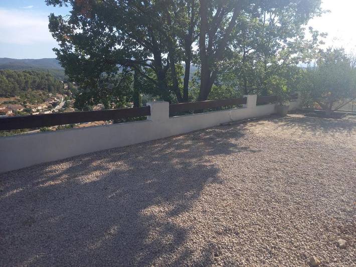 Gîte pour 4 personnes, avec terrasse ainsi que vue et jardin, animaux acceptés à Peypin - 2