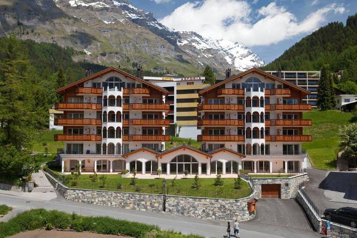 Ferienwohnung für 4 Personen, mit Garten und Ausblick sowie Pool und Sauna in Leukerbad