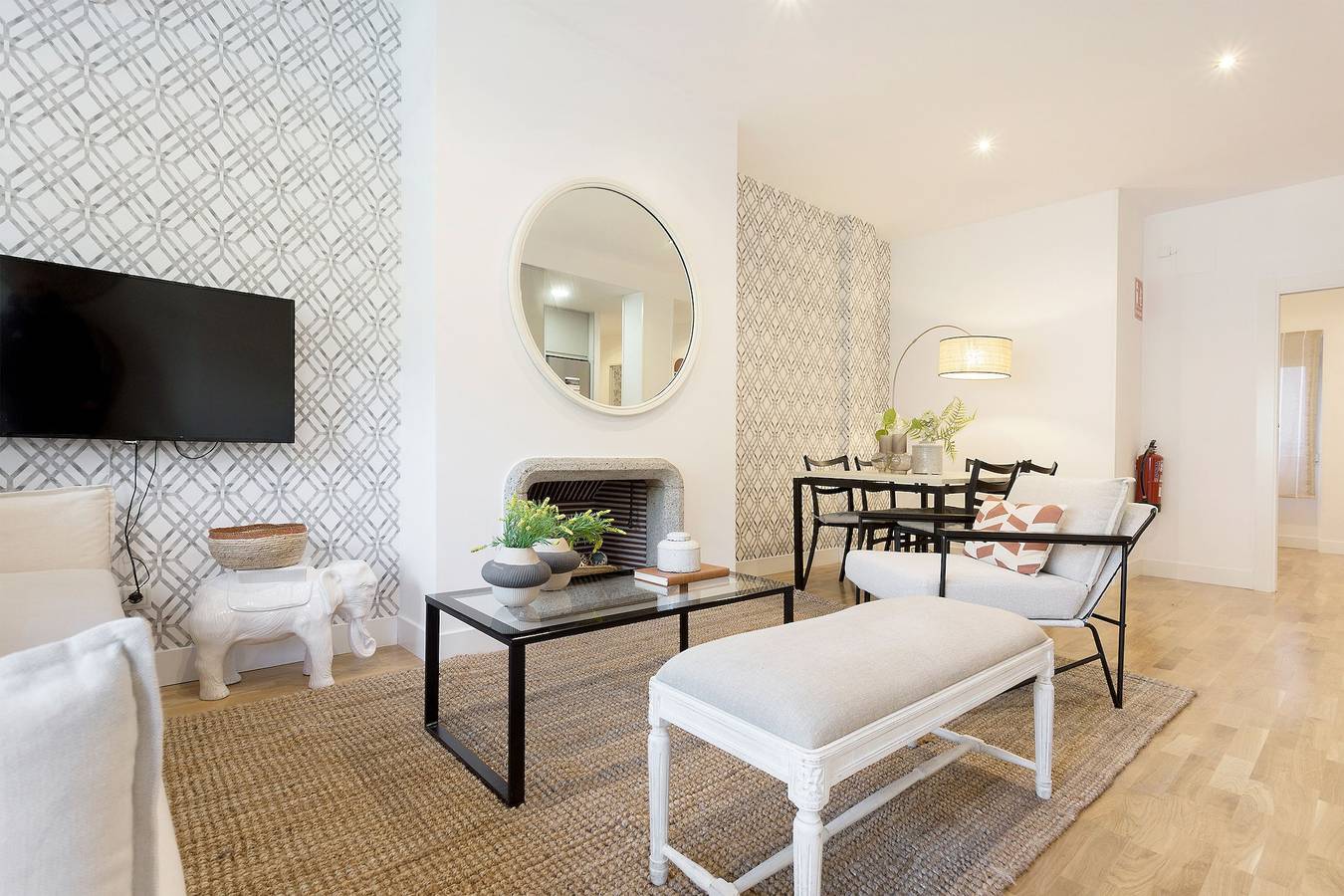 Entire apartment, Bright 2 Bd Apartment in front of Retiro Park.  Retiro Ii in Madrid, Madrid Province
