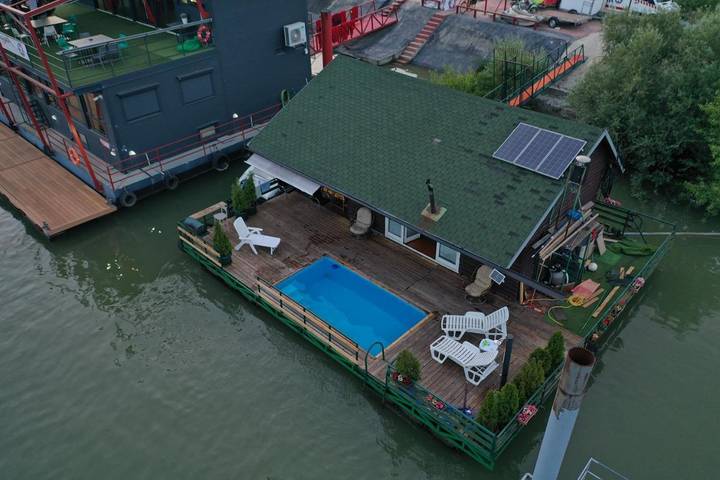 Chalet para 23 personas, con jardín y vistas al lago además de vistas y piscina - 1