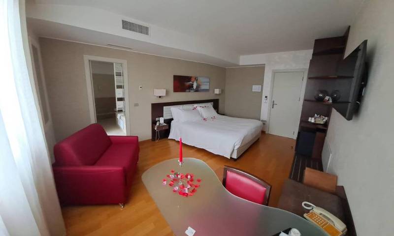 Hôtel pour 5 personnes, avec jacuzzi ainsi que sauna et jardin à Mosciano Sant'Angelo - 2
