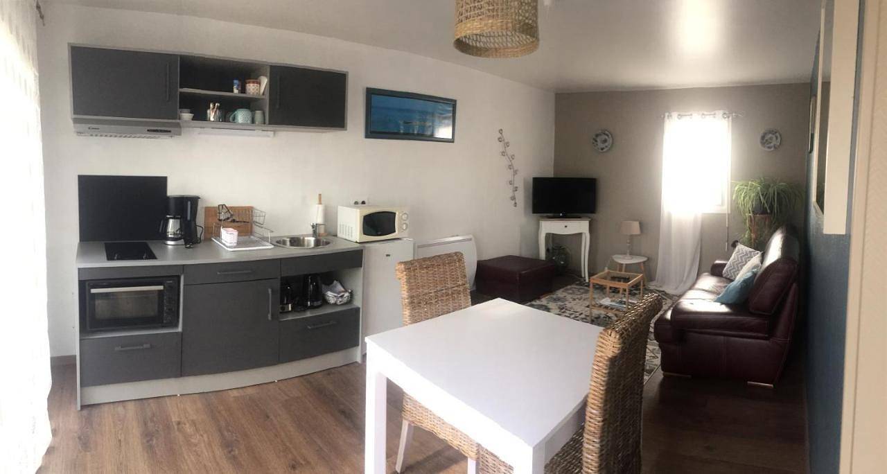 Studio Apartment in Quettehou, Région de Cherbourg