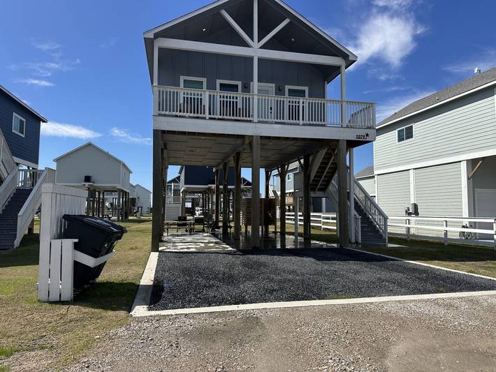 Vacation rental for 7 people, with balcony and yard as well as pool, kid friendly in Crystal Beach TX (US)
