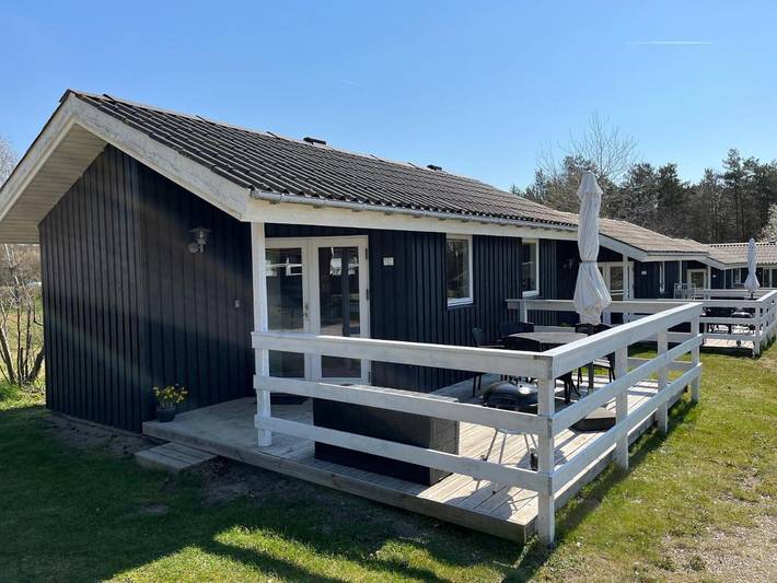Camping pour 6 personnes, avec piscine et terrasse ainsi que bassin pour enfant et jardin au Danemark