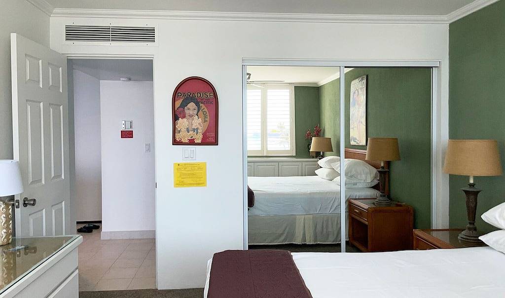 Ganze Wohnung, Hale Kona Kai 312 - Absolute Oceanfront Condo with wraparound lanai in Kailua-Kona, South Kona