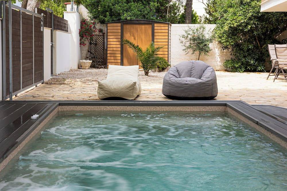 Rafia Loft Loutraki: Heated Pool, Billiard I Beach in Loutraki-Perachora, Korinthia
