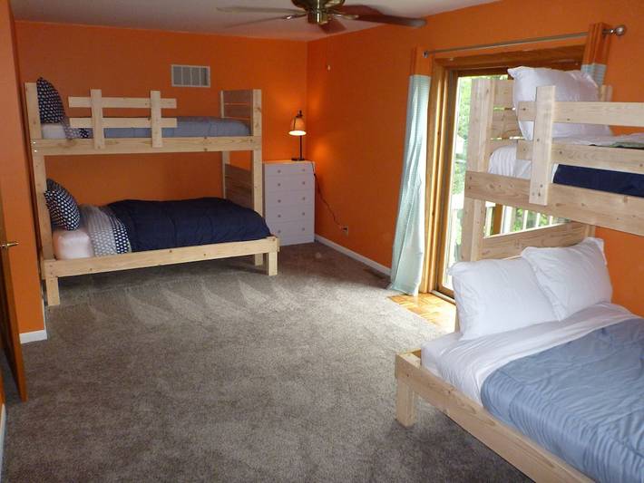 Vacation rental for 14 people, with balcony and yard, with pets in Michigan City