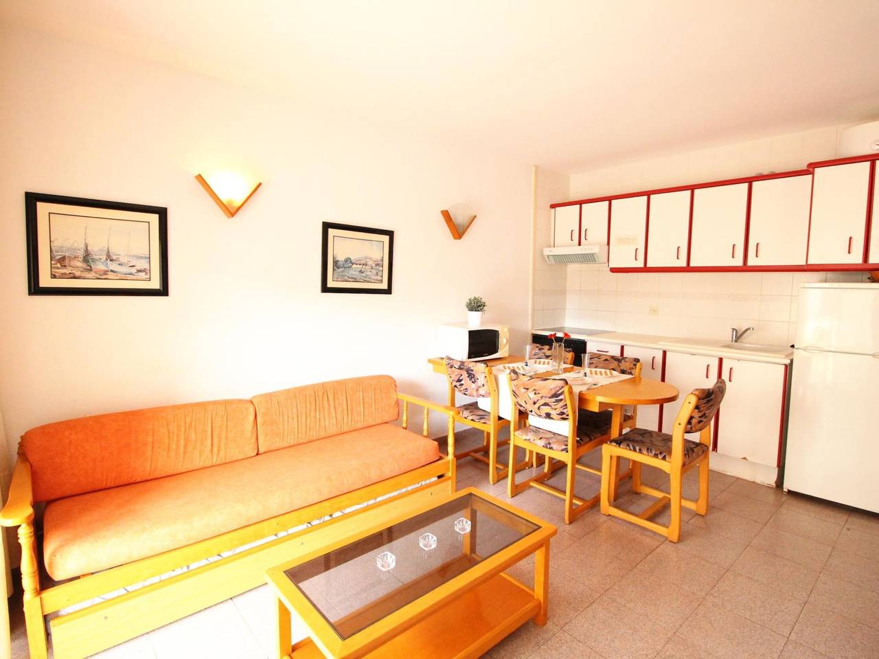 Apartamento vacacional entero, Apartamento 4 pax y piscina comunitaria a 200 mts de la Playa Capellans de Salou in Cala dels Capellans (Salou), Salou