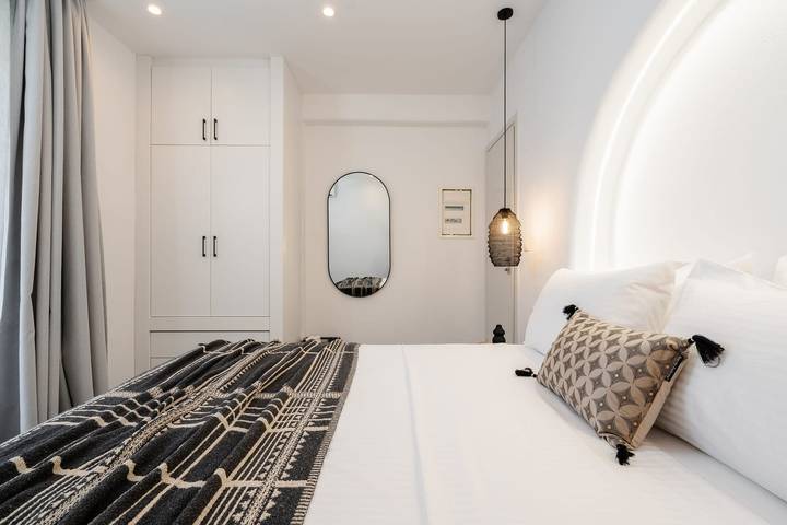 Location de vacances pour 8 personnes, avec Vue sur l’océan et Balcon ainsi que Terrasse et Jardin dans Agia Anna - 2