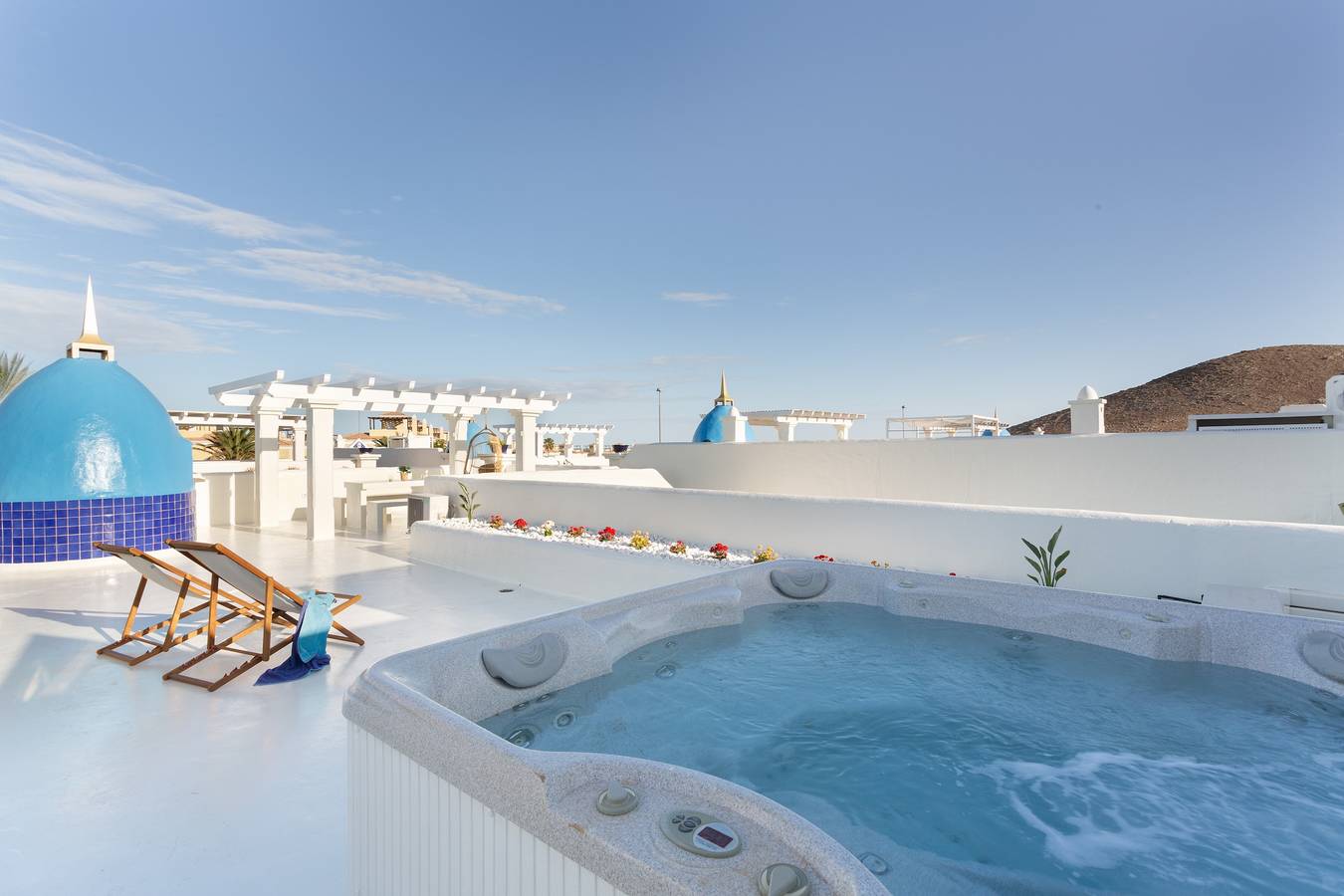 Villa vacacional 'Ole Bahiazul - Piscina privada' con vistas al mar, Wi-Fi y aire acondicionado in Geafond, La Oliva