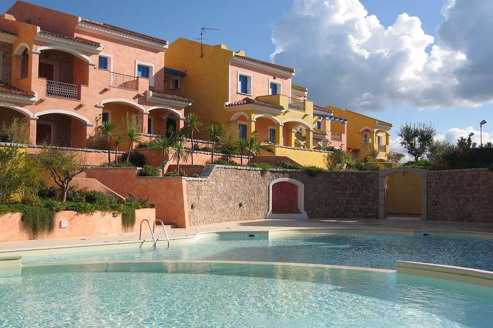 Große Vier-Zimmer-Wohnung, Residenz mit Schwimmbad, 350 Meter vom Strand entfernt, Meerblick in Porto Pozzo, Santa Teresa Gallura (Gemeinde)
