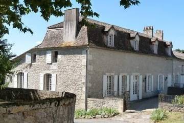 Gîte pour 10 personnes, avec jacuzzi et jardin à Saint-Méard-de-Gurçon