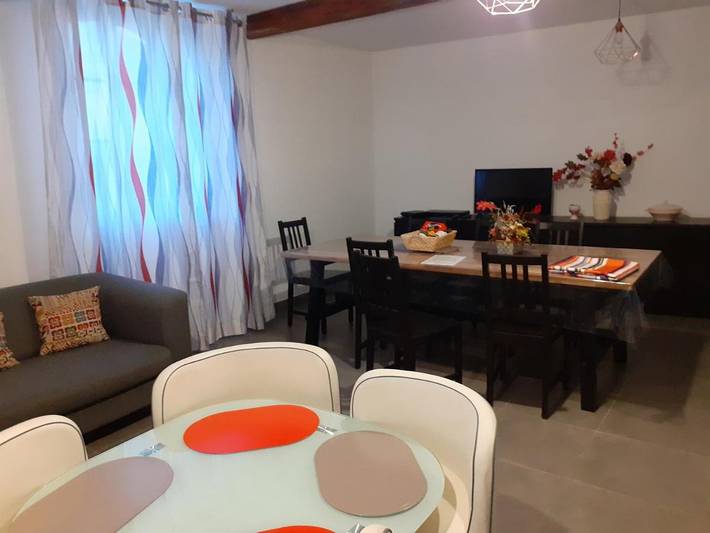 Location de vacances pour 7 personnes, avec Terrasse ainsi que Jardin et Vue à Lascazères
