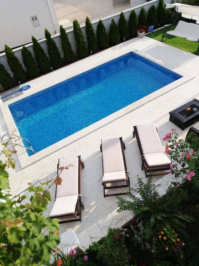 Ferienwohnung für 2 Personen, mit Pool und Garten in Vodice
