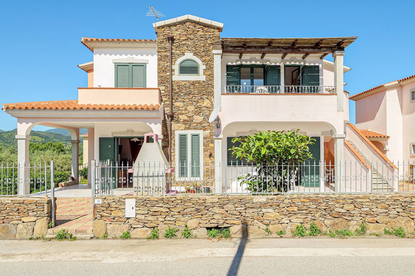 Appartement entier, Appartement "Limpiddu 3" avec vue sur les montagnes, jardin partagé et Wi-Fi in Limpiddu, Olbia-Tempio