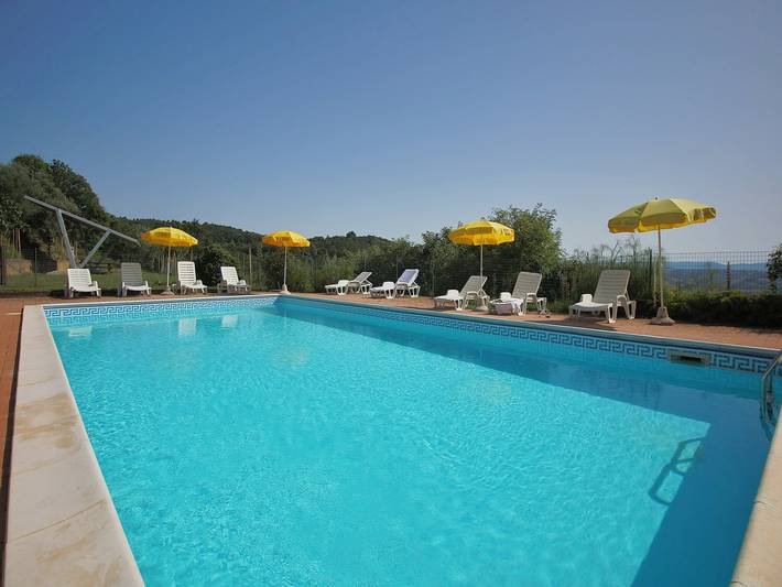 Cascina a Paciano con piscina e vista in Paciano, Perugia e dintorni