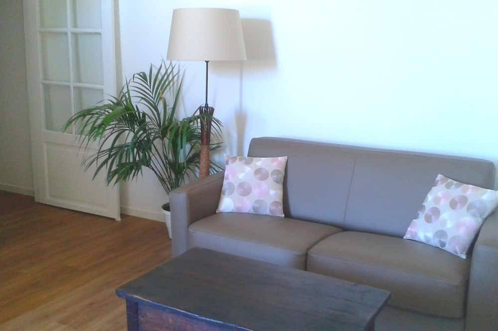 Entire apartment, Au Centre de St-cirq, Jardin Avec vue Panoramique sur St-cirq in Saint-Cirq-Lapopie, Massif Central