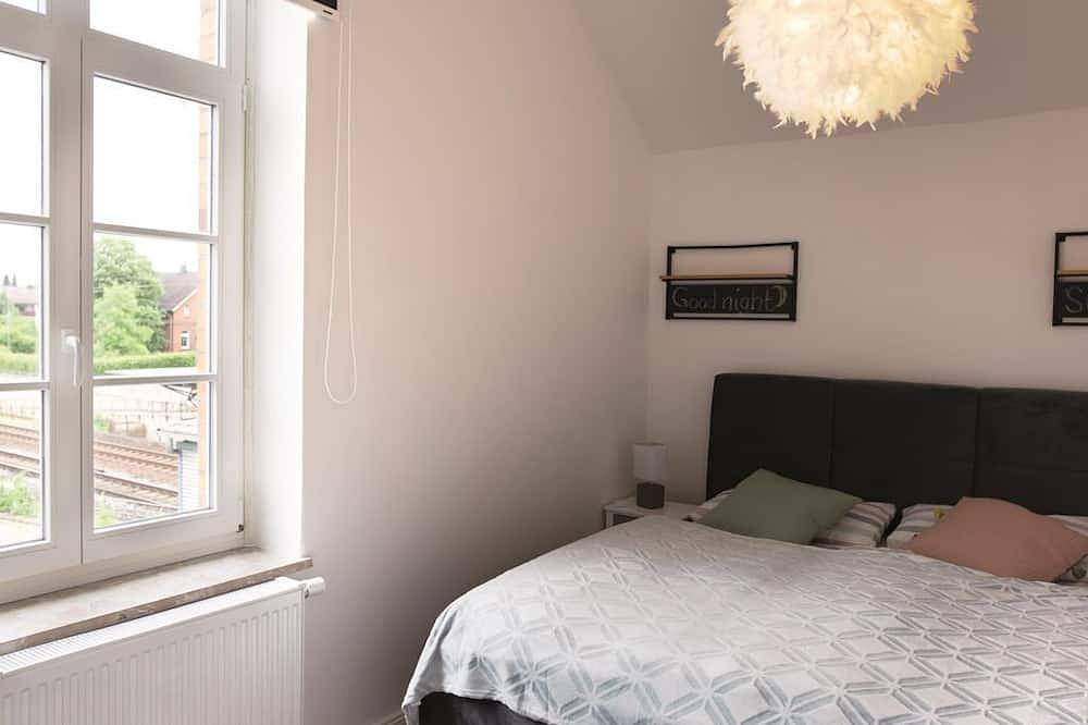 Ganze Wohnung, Ferienwohnung im \"Bahnhof Lügde\" - Appartement/Fewo, Dusche und Bad, Wc, 3 in Lügde, Kreis Lippe