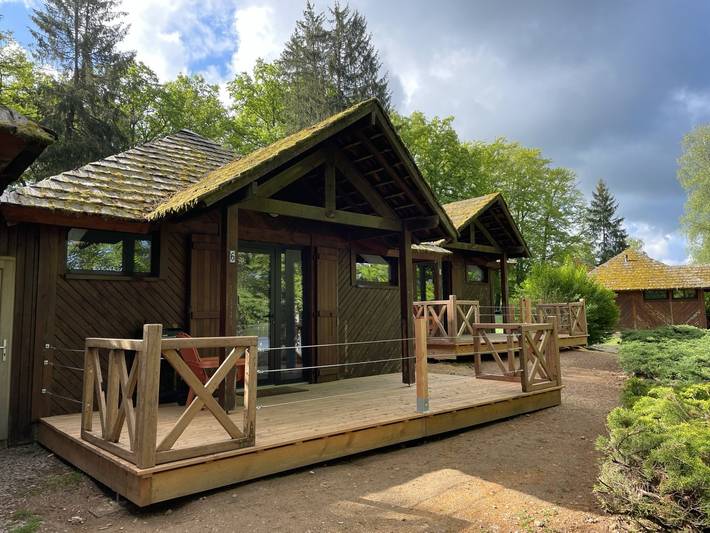 Chalet pour 6 personnes, avec vue sur le lac et terrasse dans le Parc naturel régional du Morvan