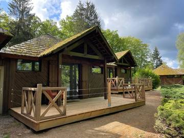 Chalet pour 6 personnes, avec vue sur le lac et terrasse dans le Parc naturel régional du Morvan