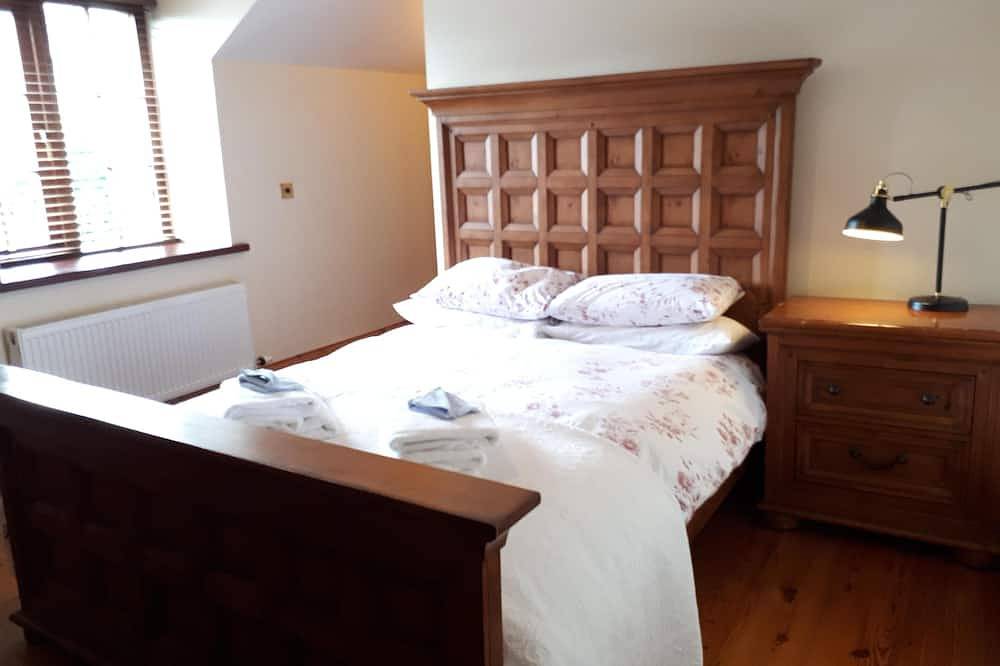 Amazing Courtyard - The Loft at The Priory Killarney Courtyard Cottages in Scrahane, Killarney