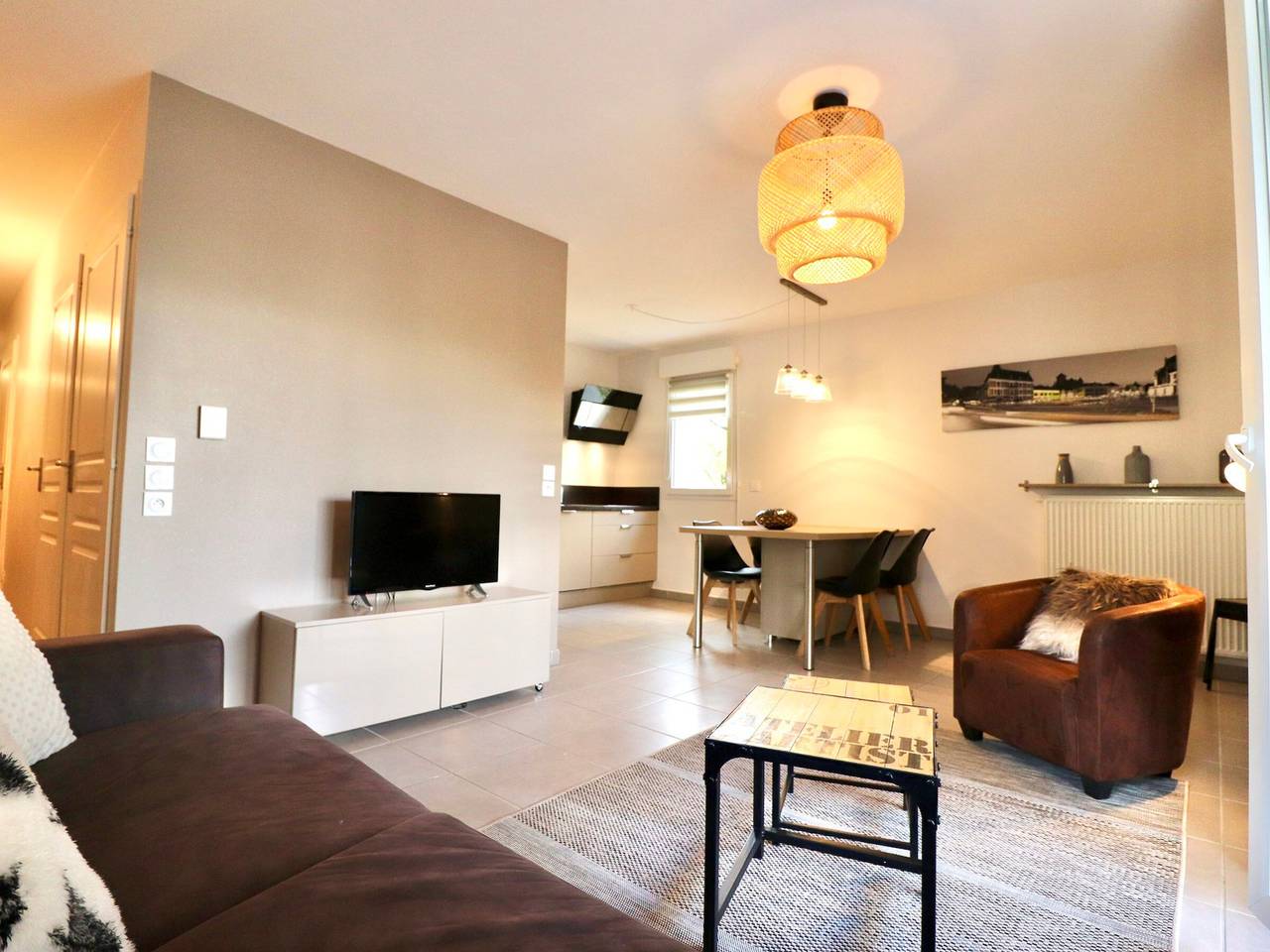 Appartement entier, Appartement contemporain à Annecy, terrasse et animaux admis in Annecy, Annecy (commune)