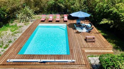 Gîte pour 3 personnes, avec vue ainsi que jardin et piscine, animaux acceptés à Saint-Loubès