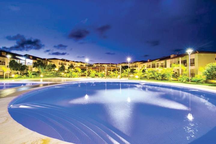 Casas e apartamentos de temporada para 4 pessoas, com vista e piscina e ainda jardim no Litoral Norte da Bahia