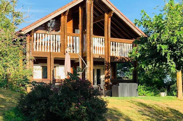 Chalet pour 6 personnes, avec jacuzzi et piscine