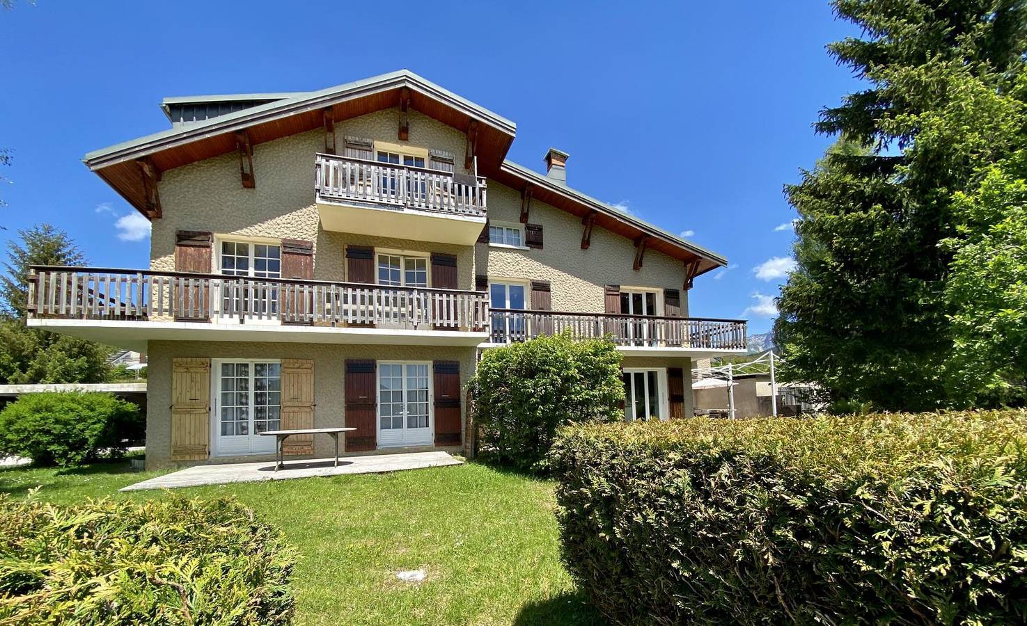 Gîte confortable avec parking, jardin et chauffage, à proximité des remontées mécaniques et de la station de ski in Corrençon-en-Vercors, Parc naturel régional du Vercors