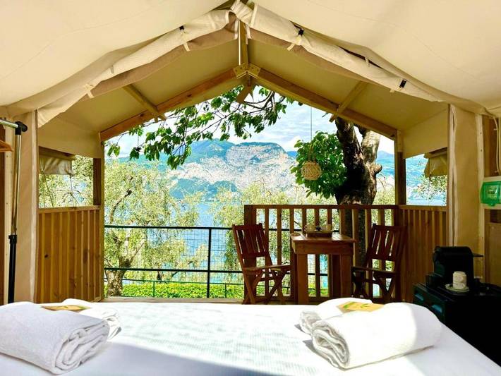 Camping per 2 persone, con Terrazza e Giardino nonché Vista lago e Panorama a Brenzone