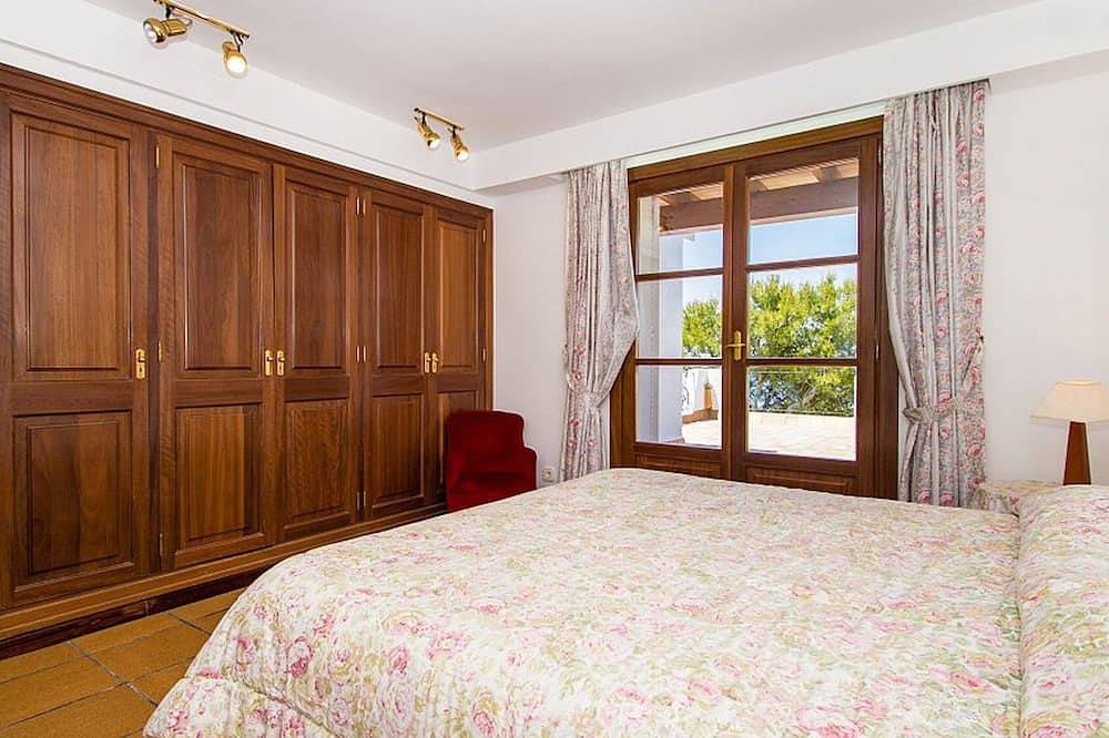 Beautiful Villa with Private Pool and Garden, Sea Views in Port d'Andratx, Andratx