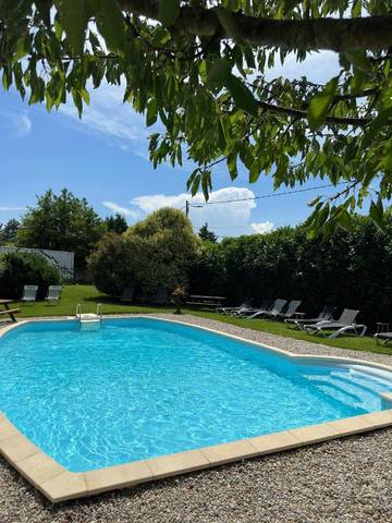Gîte pour 5 personnes, avec jardin ainsi que piscine et terrasse, animaux acceptés à Lens-Lestang