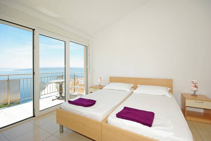 Ferienwohnung für 5 Personen, mit Balkon/Terrasse in Krvavica